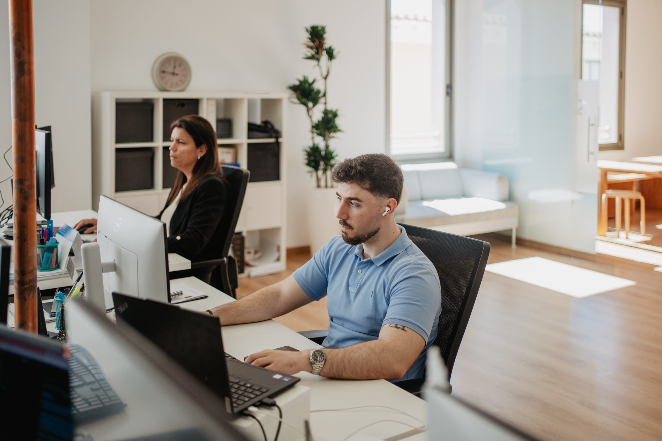 Equipo de abogados de Empezar de Nuevo trabajando en casos de Segunda Oportunidad de Cádiz
